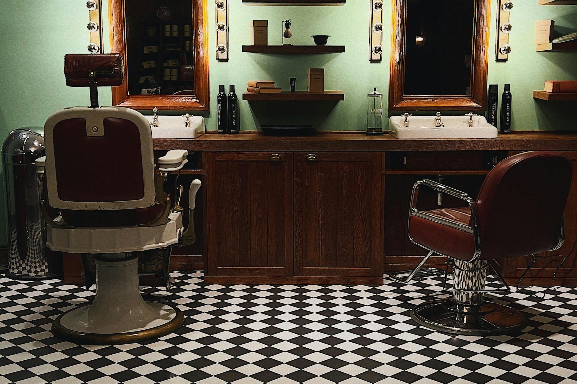 Fauteuil cuir vintage de barbier